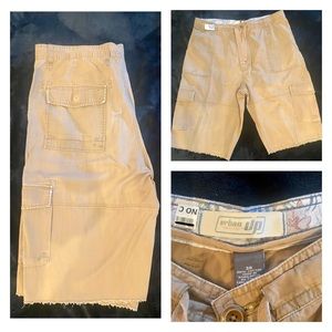 Men’s Urban Pipeline khaki cargo shorts - Size 38